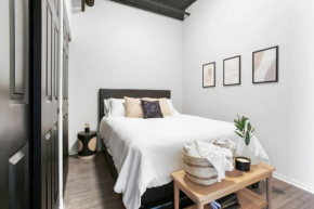 Spacious Modern Loft with Downtown Views and WiFi